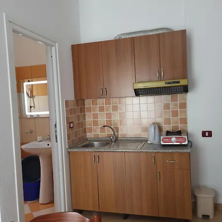 Nuovo Sun בית הארחה